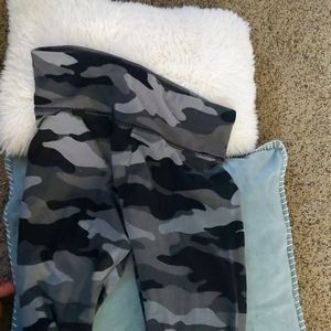 Wild fable black camo leggings